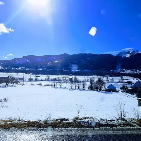 Entier Avec 6 Personnes Сasa de vacaciones Seyne